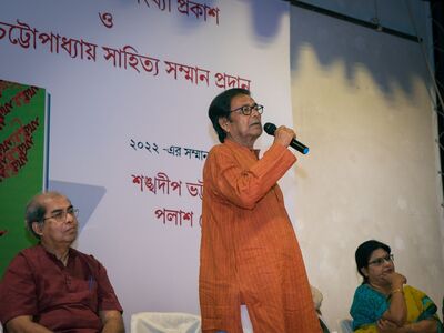 বক্তব্য রাখছেন সাধন চট্টোপাধ্যায় । বইকথা প্রথম সংখ্যা মোড়ক উন্মোচন অনুষ্ঠান। ২২ এপ্রিল ২০২২